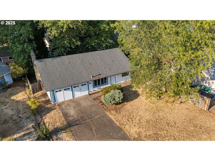 Property Photo: 3826 Peppertree Dr OR 97402