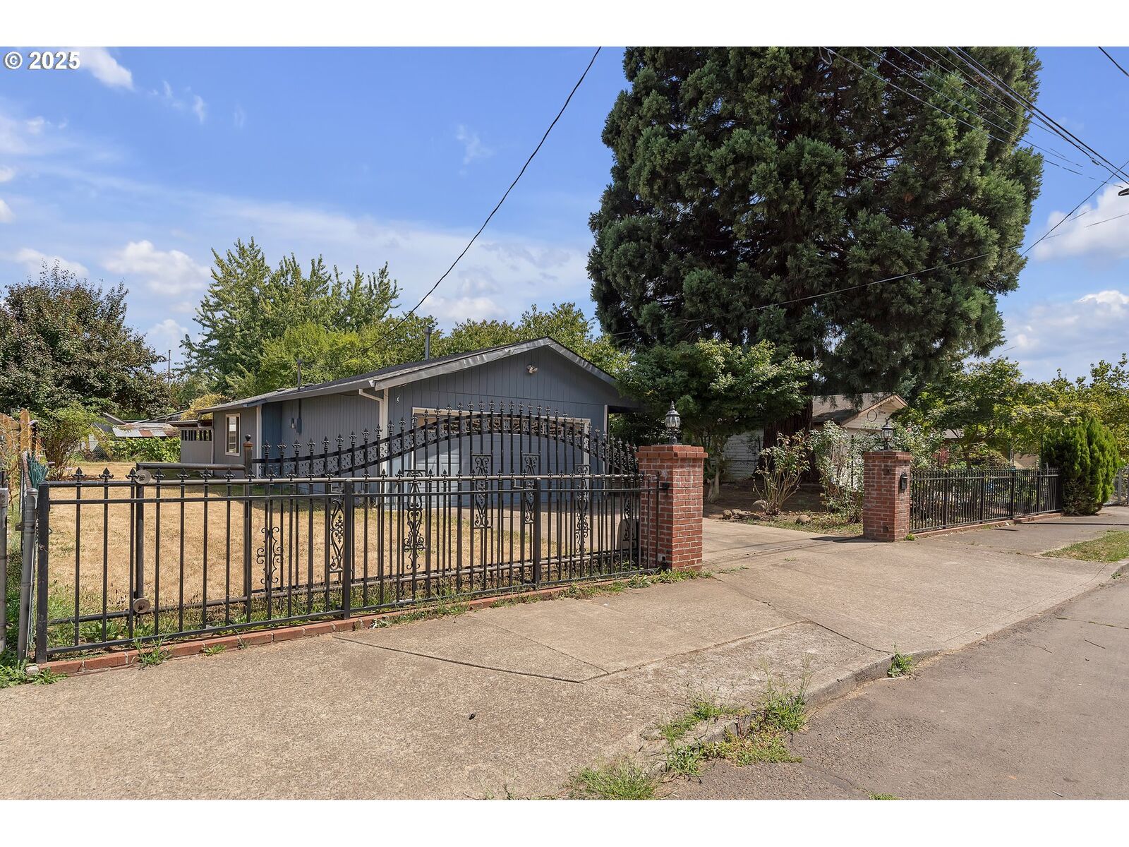 Property Photo: 6530 SE 96th Ave OR 97266