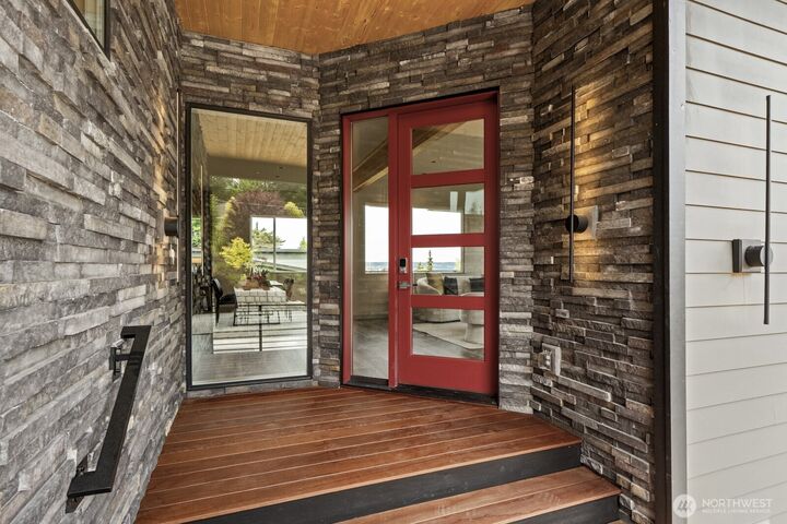 Property Photo: 5009 Ocean Avenue WA 98203