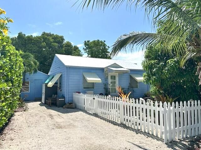Property Photo: 629 SE 4th Avenue FL 33483