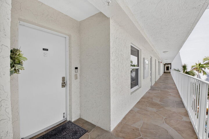 Property Photo: 1 Harbourside Drive 4402 FL 33483