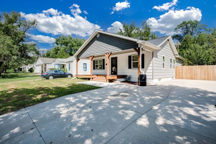 Property Photo: 662 S Clifton Ave KS 67218