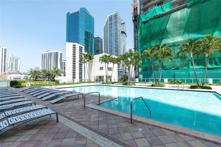 Property Photo: 31 SE 5th St 2610 FL 33131
