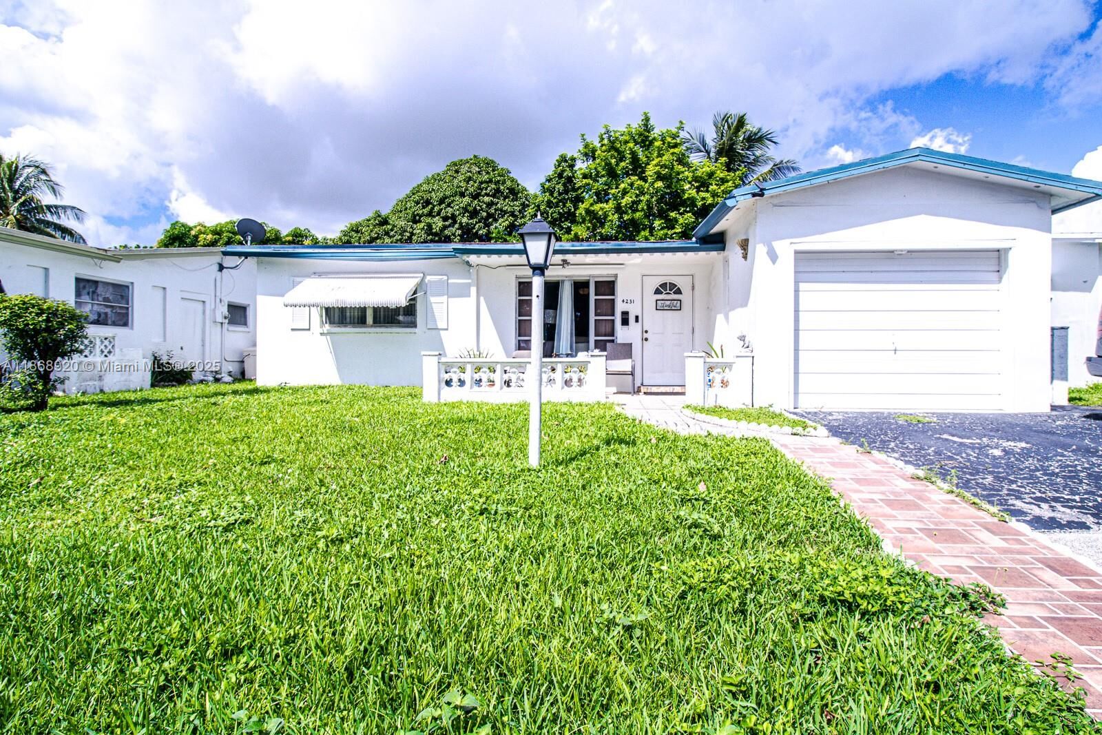 Property Photo:  4231 NW 49th Ave  FL 33319 