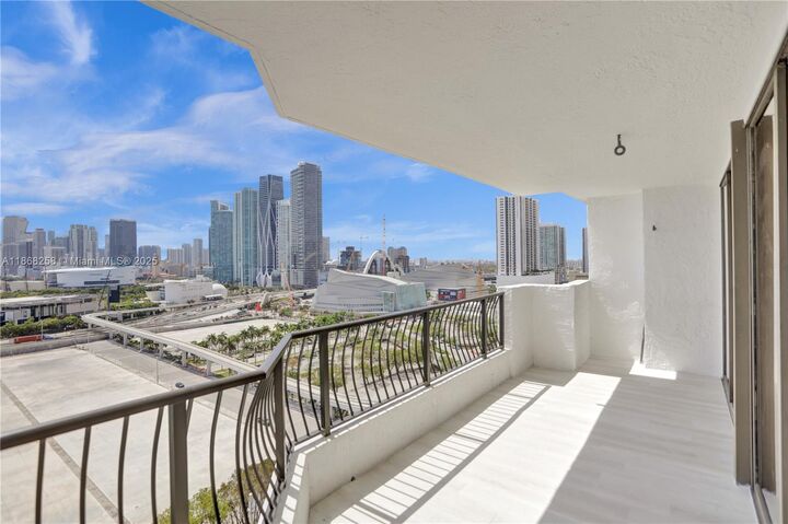 Property Photo: 555 NE 15th St 20I FL 33132