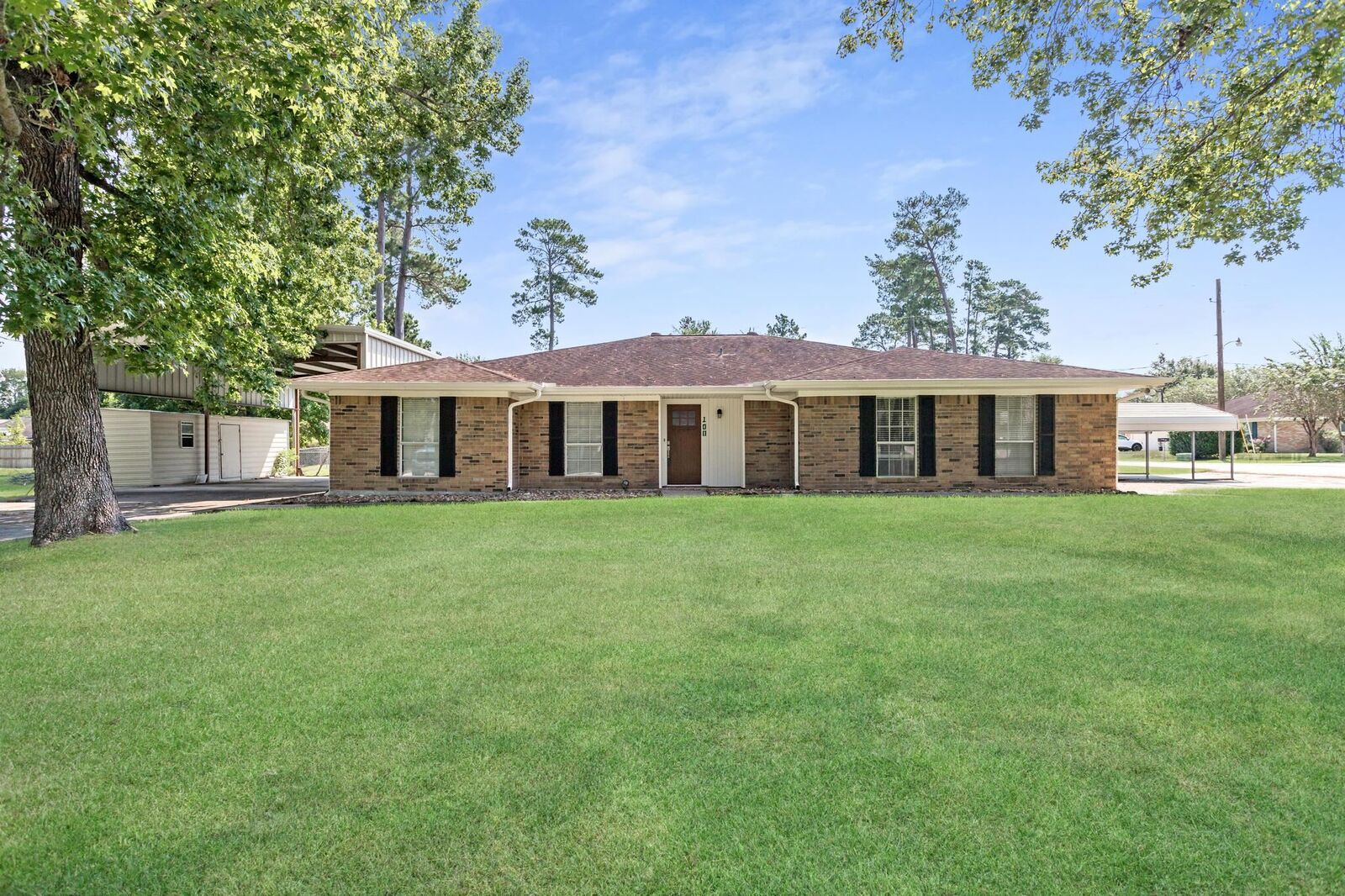 Property Photo: 100 Park Place TX 77567