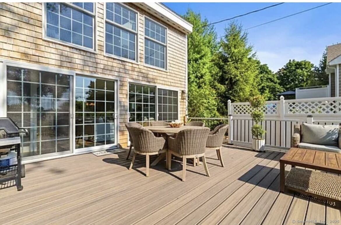 Property Photo:  77 Chalker Beach Road  CT 06475 