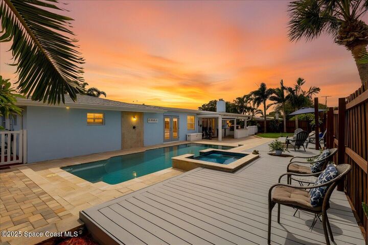 Property Photo:  348 Sherwood Avenue  FL 32937 