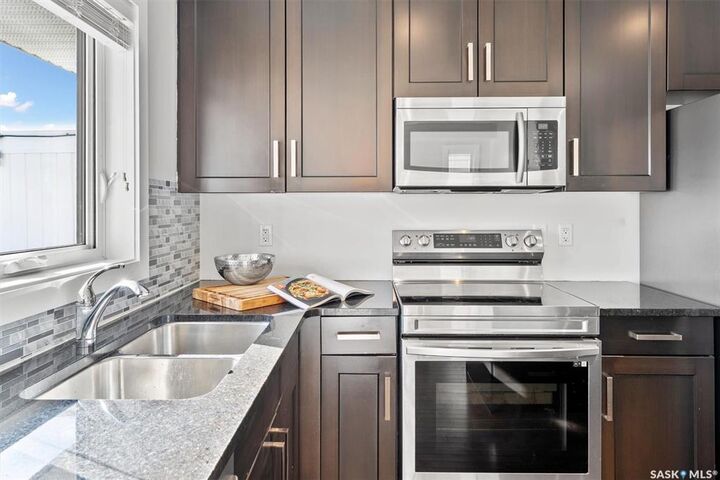 Property Photo: 1423 Hunter Road SK S7T 0T4