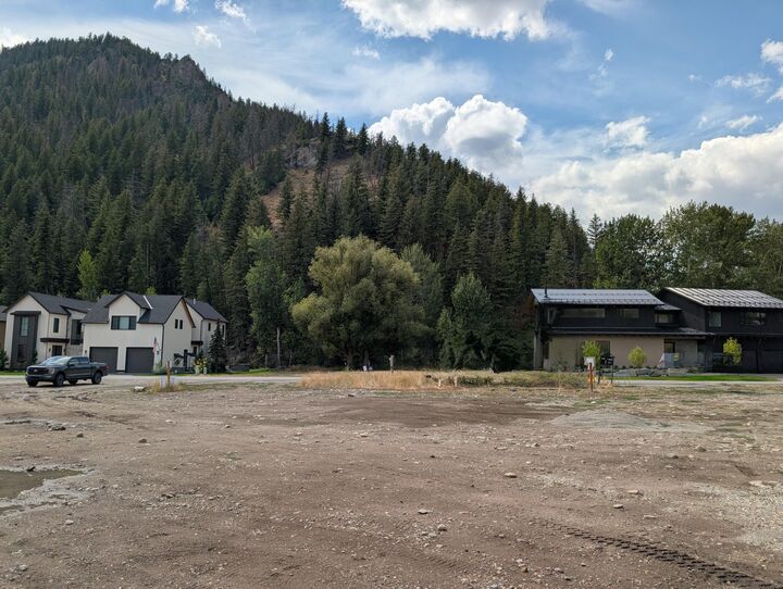 Property Photo: 126 Mountain Creek Drive ID 83340