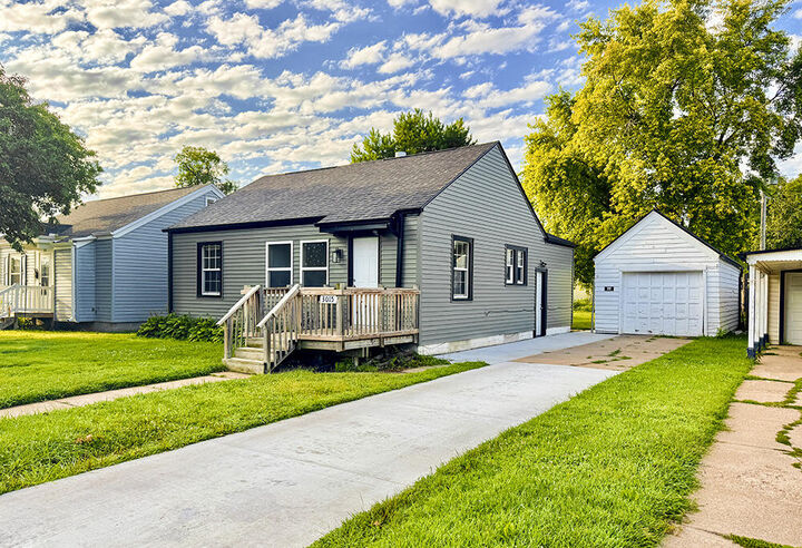 Property Photo: 3015 Ave G IA 51501