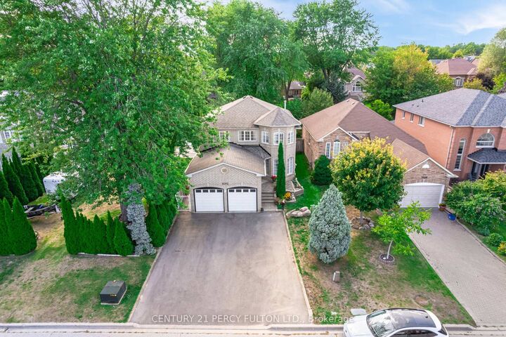 Property Photo:  1602 Oakburn Street  ON L1V 6M9 