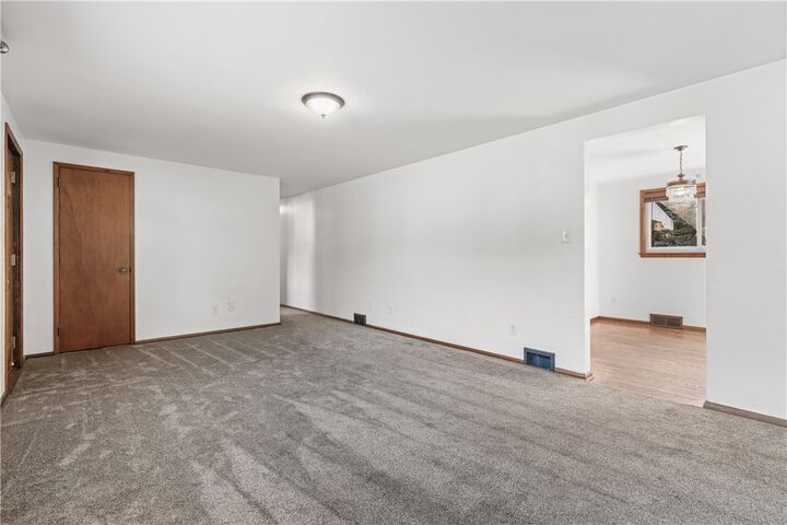 Property Photo: 1721 Donnan Ave PA 15301