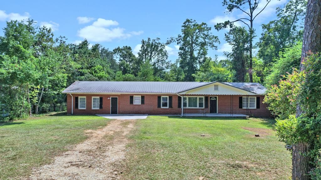 Property Photo:  100 Honeysuckle Drive  GA 31705 