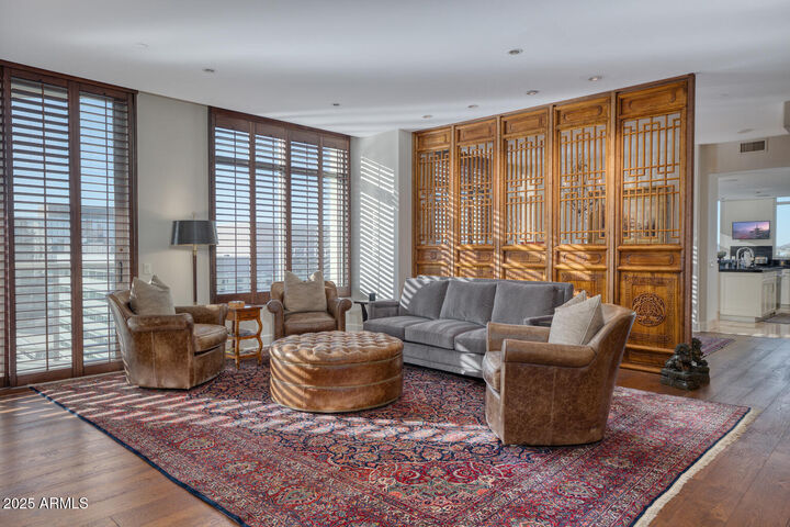 Property Photo: 2402 E Esplanade Lane 1101 AZ 85016