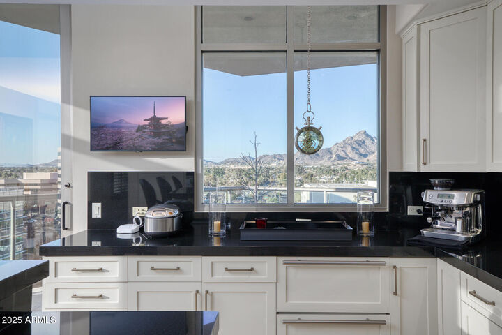 Property Photo:  2402 E Esplanade Lane 1101  AZ 85016 