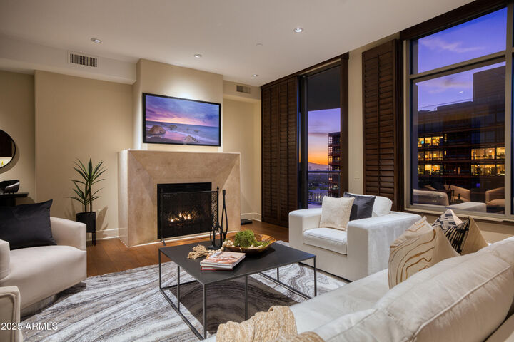 Property Photo:  2402 E Esplanade Lane 1101  AZ 85016 