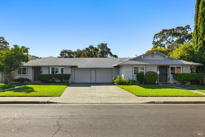580 590 Edgewood Drive  Vacaville CA 95688 photo