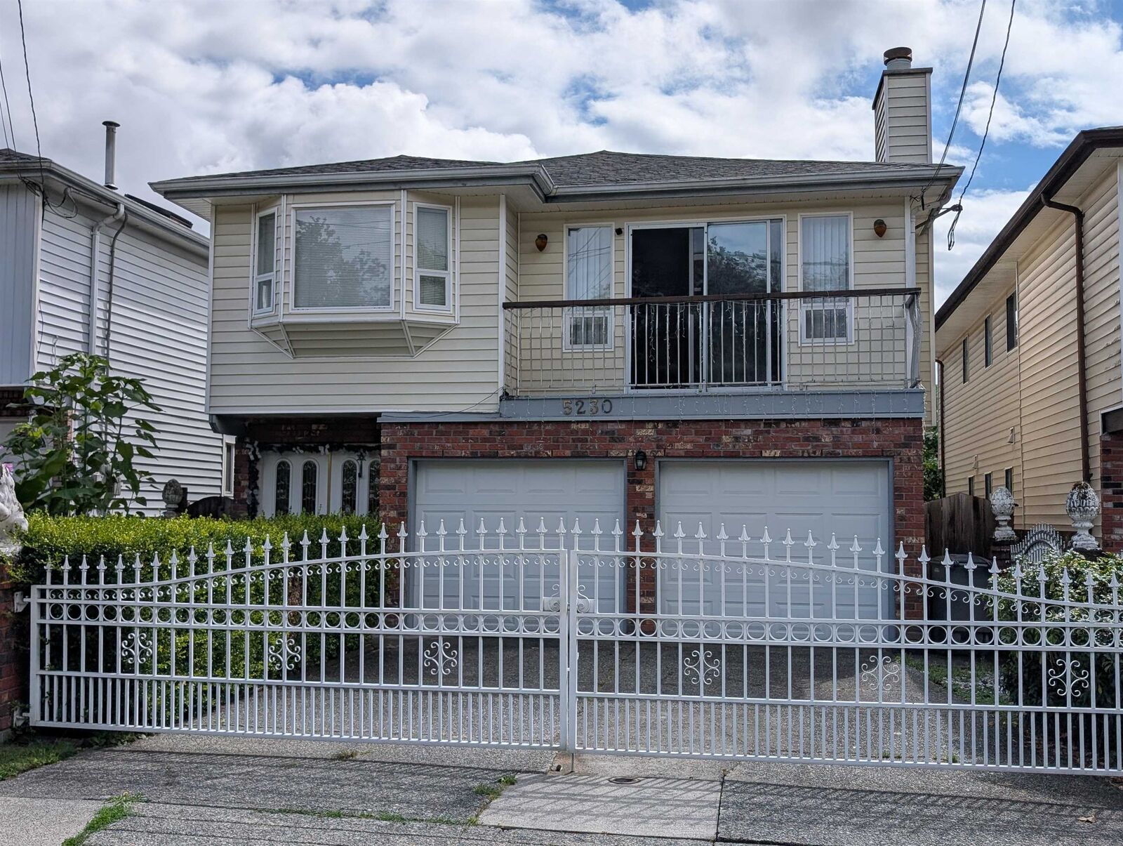 Property Photo: 5230 McKinnon Street BC V5R 4C6