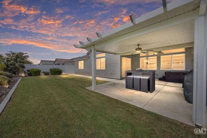 Property Photo: 14711 Pemberley Passage Avenue CA 93311
