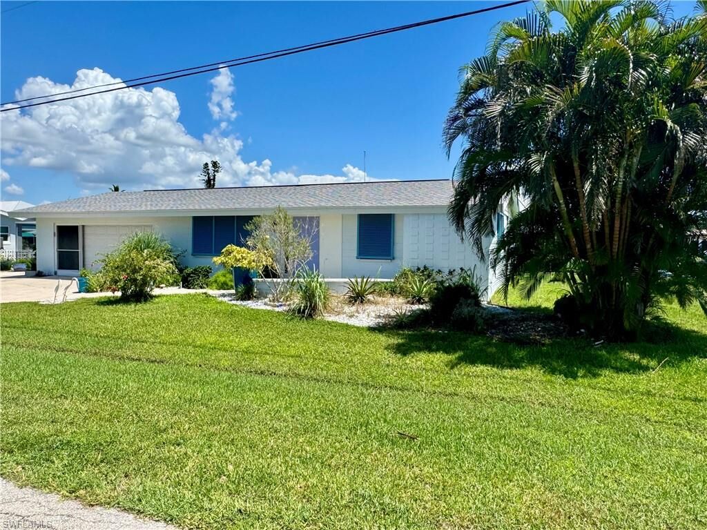 Property Photo:  2703 Clyde St  FL 33993 