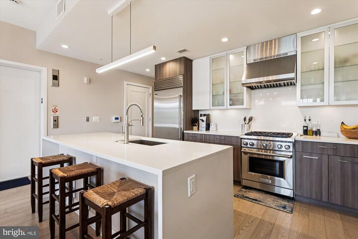 Property Photo: 1701 16th Street N 335-C VA 22209