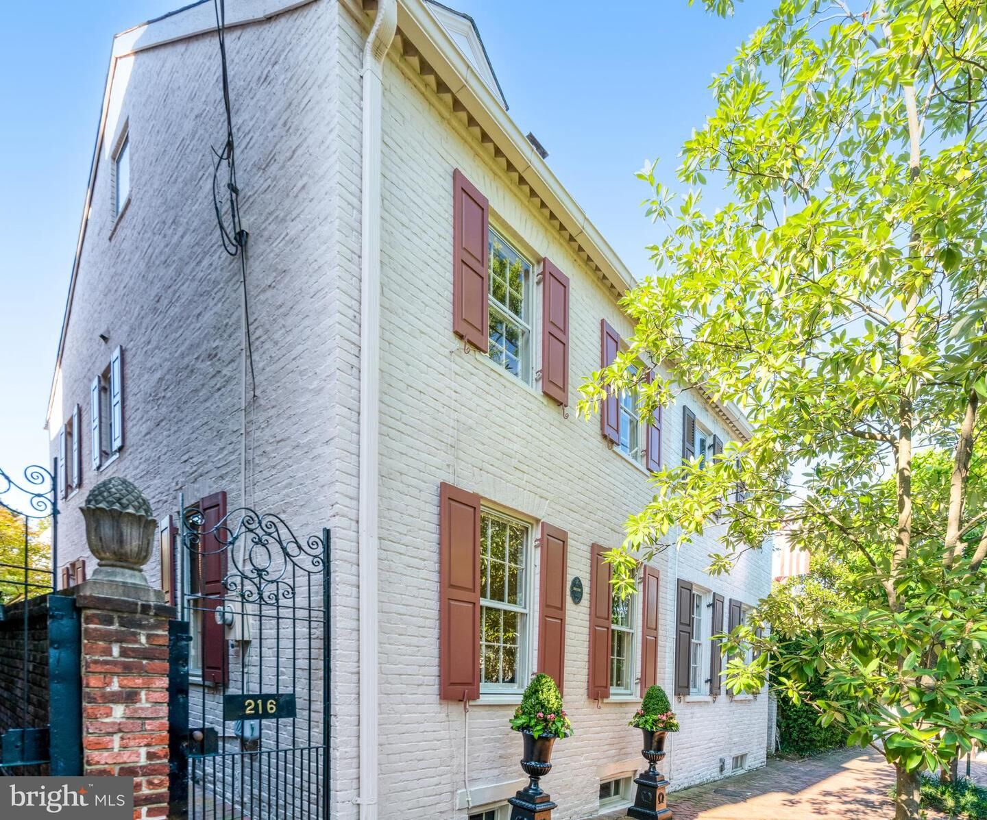 Property Photo: 216 Wolfe Street VA 22314