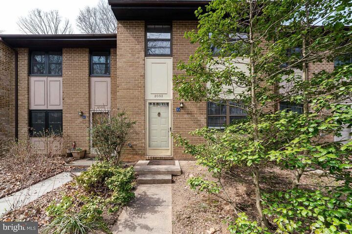 Property Photo: 2053 Headlands Circle VA 20191
