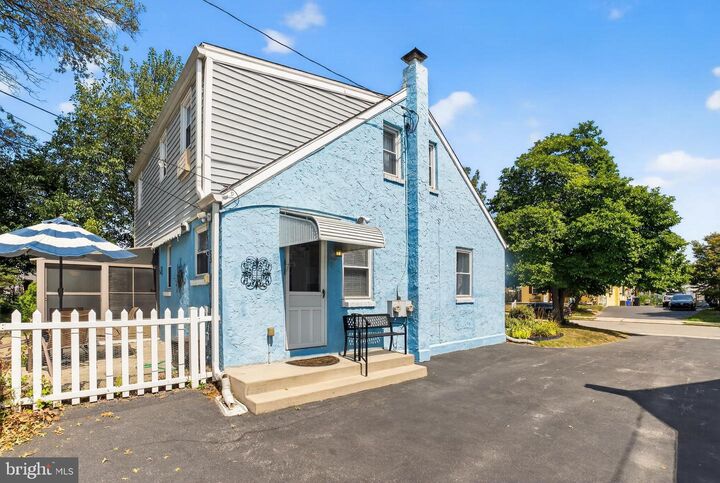 Property Photo: 712 Pearl Avenue PA 19070