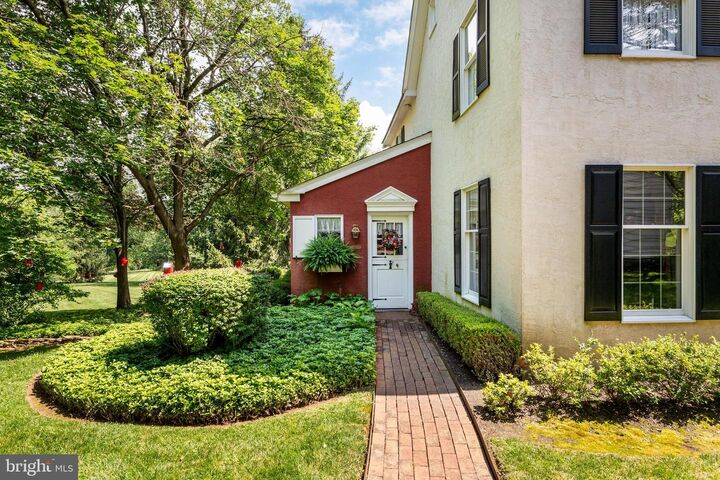 Property Photo: 2070 Huntingdon Road PA 19006