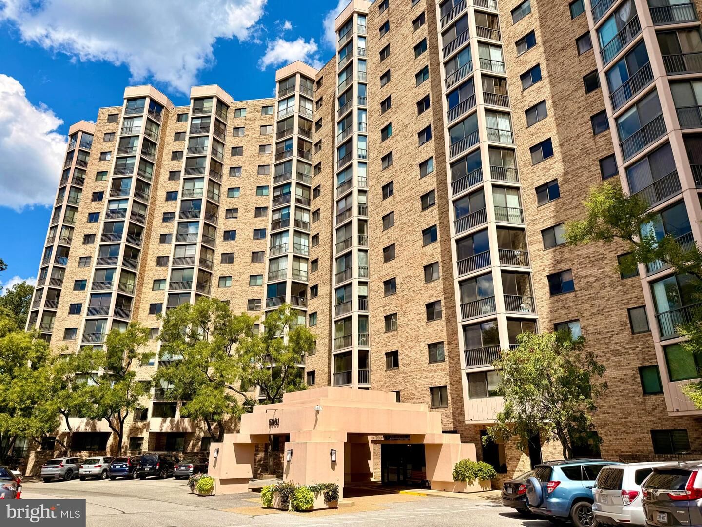 Property Photo: 5901 Mount Eagle Drive 516 VA 22303