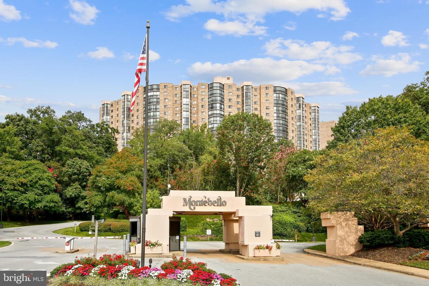 Property Photo: 5901 Mount Eagle Drive 516 VA 22303