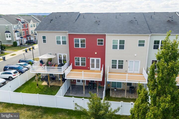 Property Photo: 25068 McCulley Terrace VA 20105