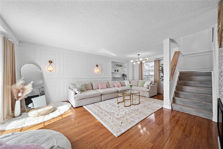 Property Photo: 39 Vineland Crescent MB R3Y 1T4