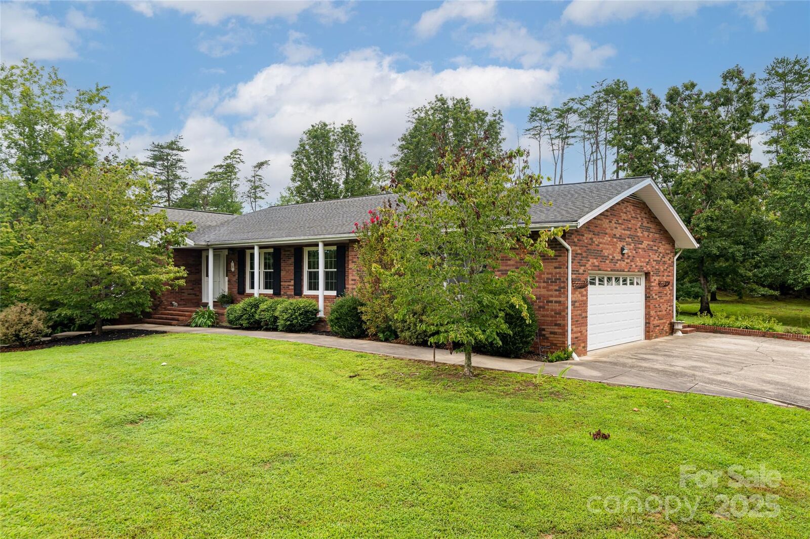 Property Photo: 15 Lackey Lane NC 28804