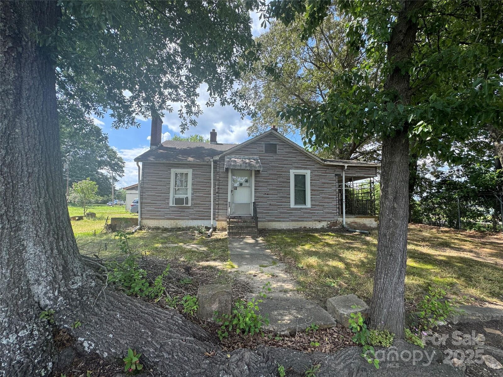 Property Photo: 3764 2nd Avenue SW NC 28602