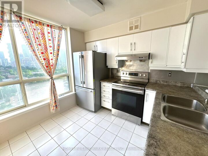 Property Photo: 55 Elm Drive West 2014 ON L5B 3Z3