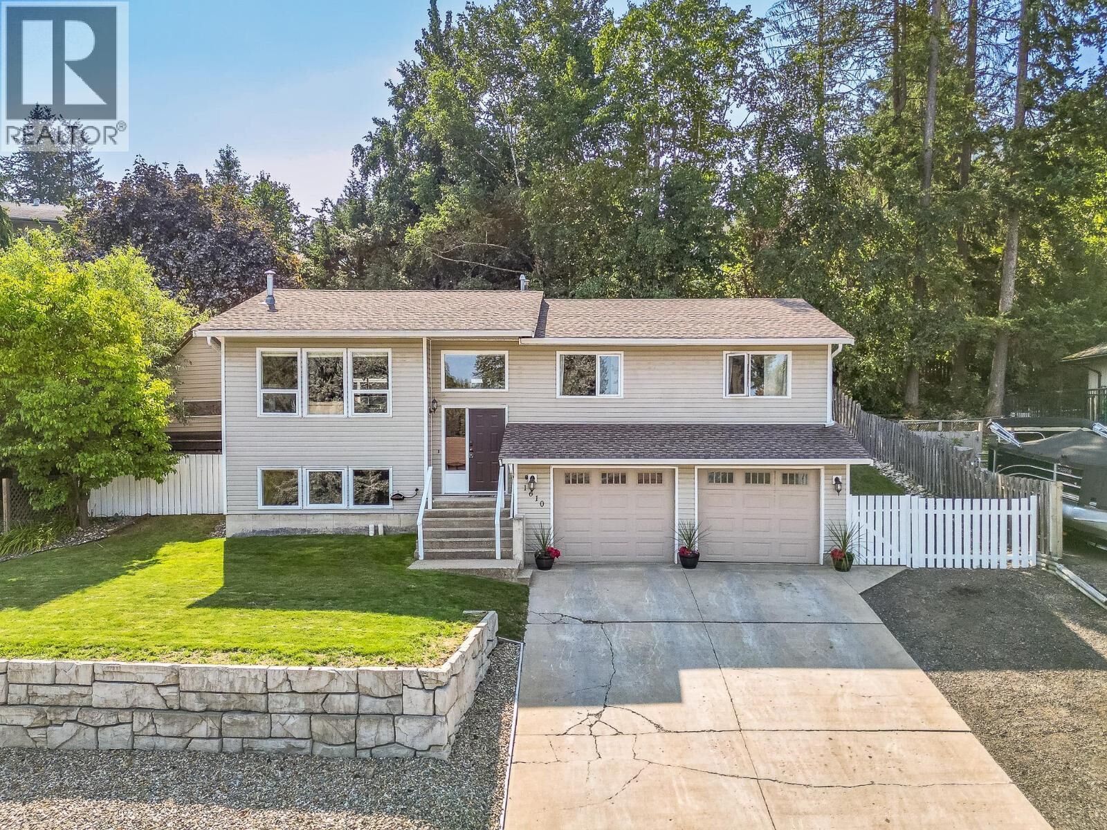 Photo de la propriété:  1610 16 Avenue Southeast  BC V1E 2M7 