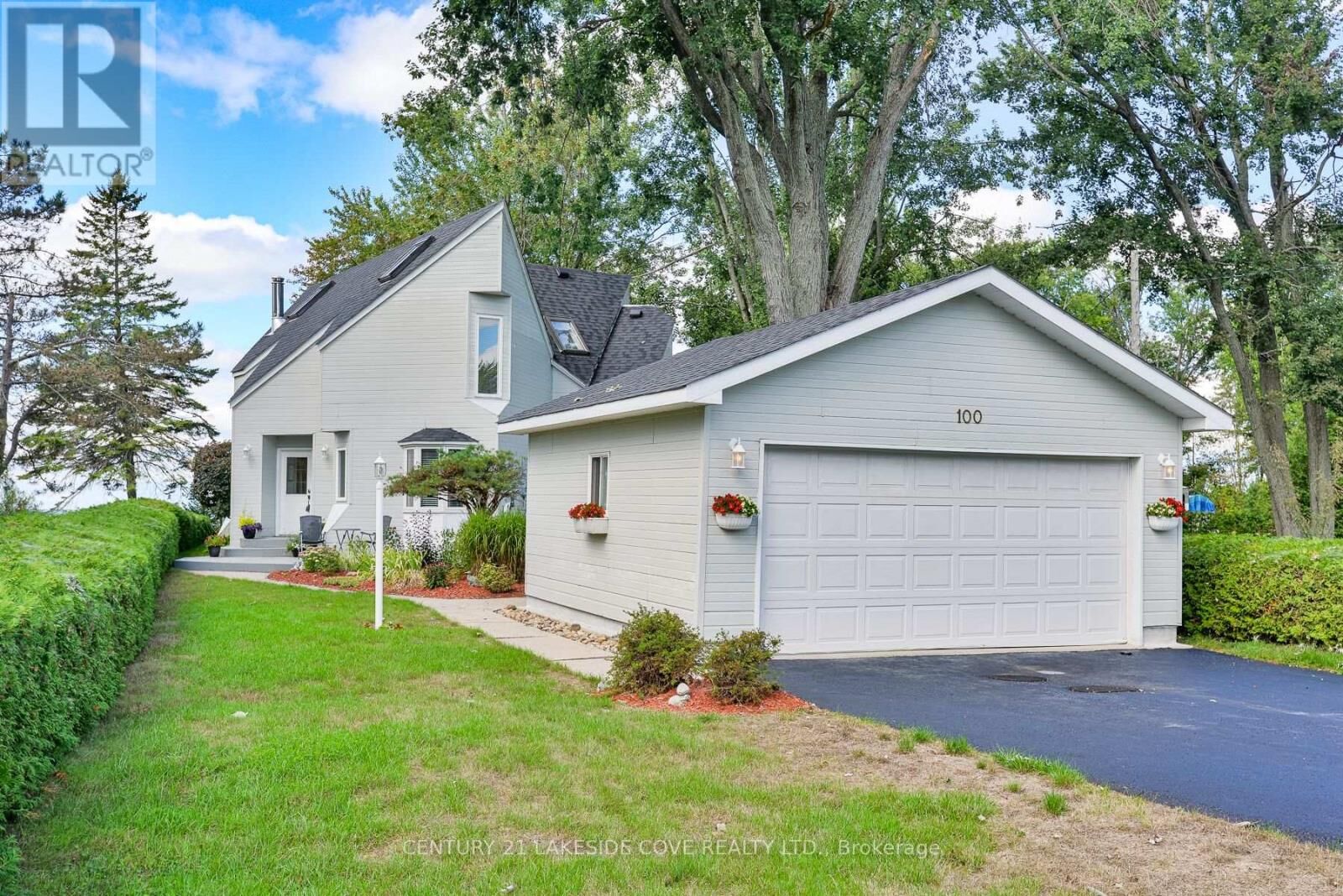 Property Photo:  100 Lake Avenue  ON L0K 1B0