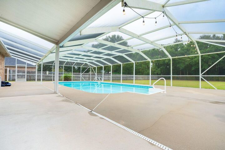 Property Photo: 3060 Skyline Drive FL 32539