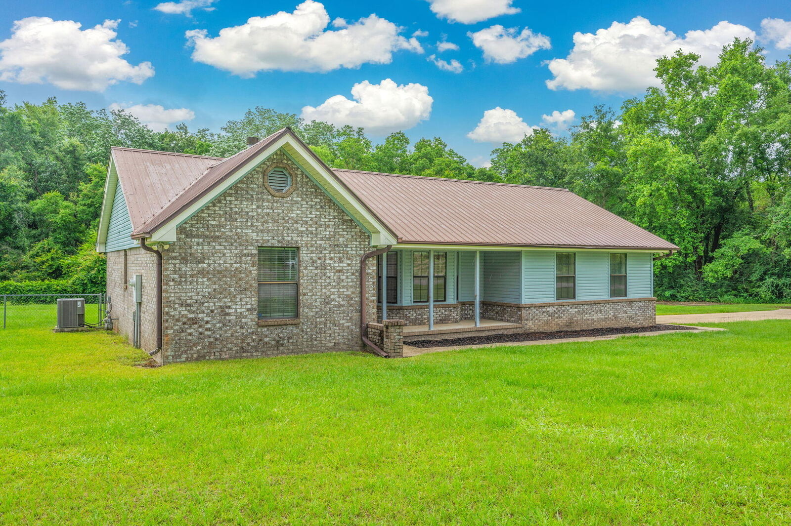 Property Photo: 5903 Jack Stokes Road FL 32531