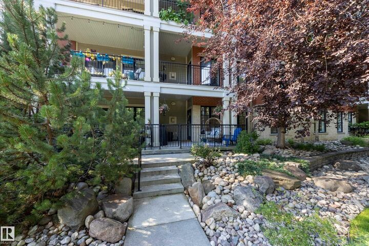 Property Photo: 9811 96A Street NW 102 AB T6A 4A4