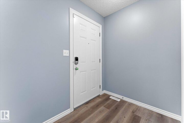 Property Photo: 1404 Hermitage Road NW 40 AB T5A 0P5