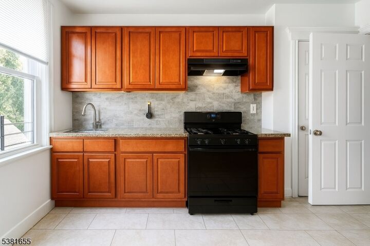 Property Photo:  21 Tillinghast St 2  NJ 07108 