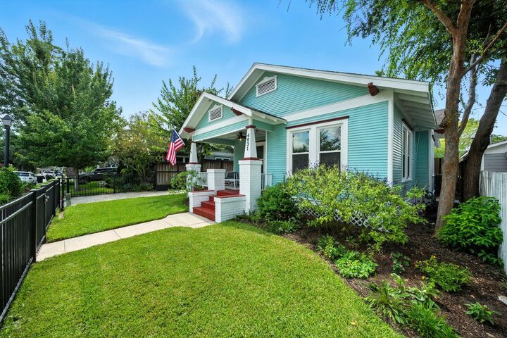 Property Photo:  4031 Oak Ridge Street  TX 77009 