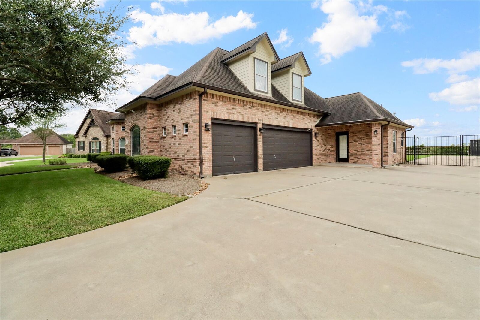 Property Photo:  117 Spanish Oak Circle  TX 77566 