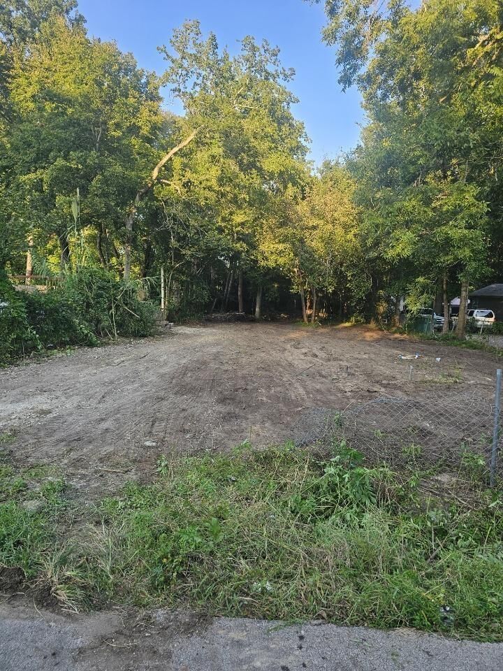 Property Photo:  400 S 13th Street  TX 77301 