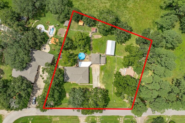Property Photo:  2218 Avenue L  TX 77534 