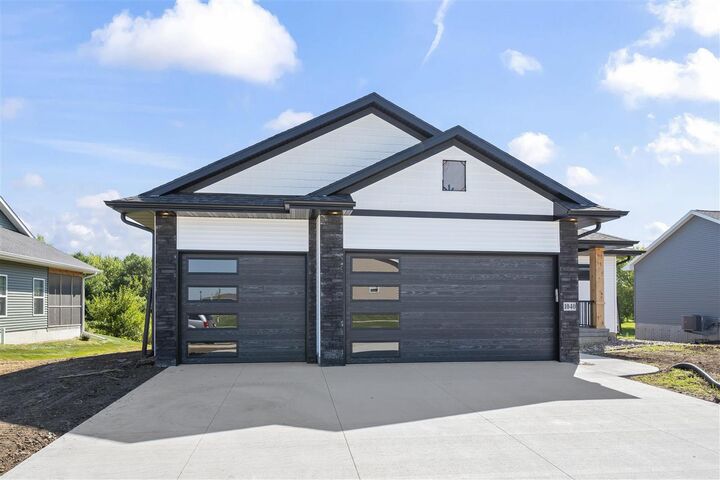 1040 Harrison St   IA 52317 photo