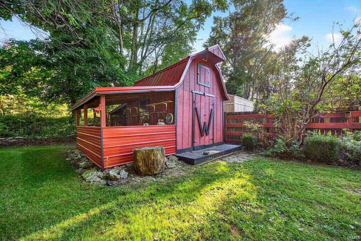 Property Photo: 1620 E Cherry Lane IN 47401